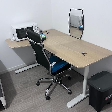 Chambre Individuelle Dans Un Appartement A 37 De Champs Elysees Sartrouville Kültér fotó