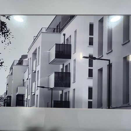 Chambre Individuelle Dans Un Appartement A 37 De Champs Elysees Sartrouville Kültér fotó