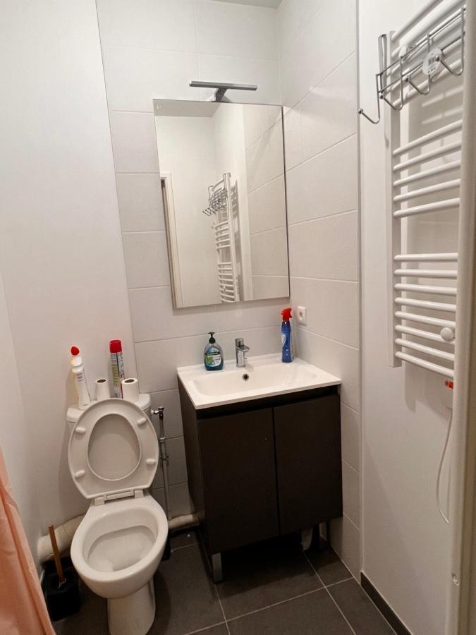 Chambre Individuelle Dans Un Appartement A 37 De Champs Elysees Sartrouville Kültér fotó